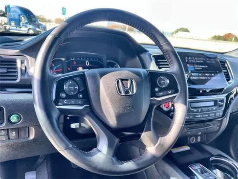 Used 2022 Honda Pilot Black Edition image 17