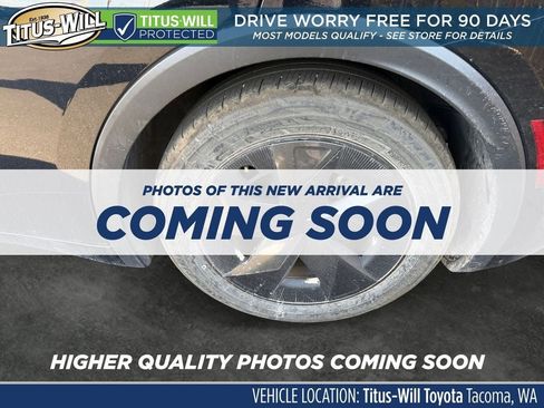 Used 2025 Toyota Prius LE FWD image 5