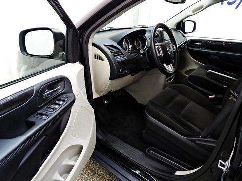 Used 2017 Dodge Grand Caravan SE w/ Power Window Group image 9