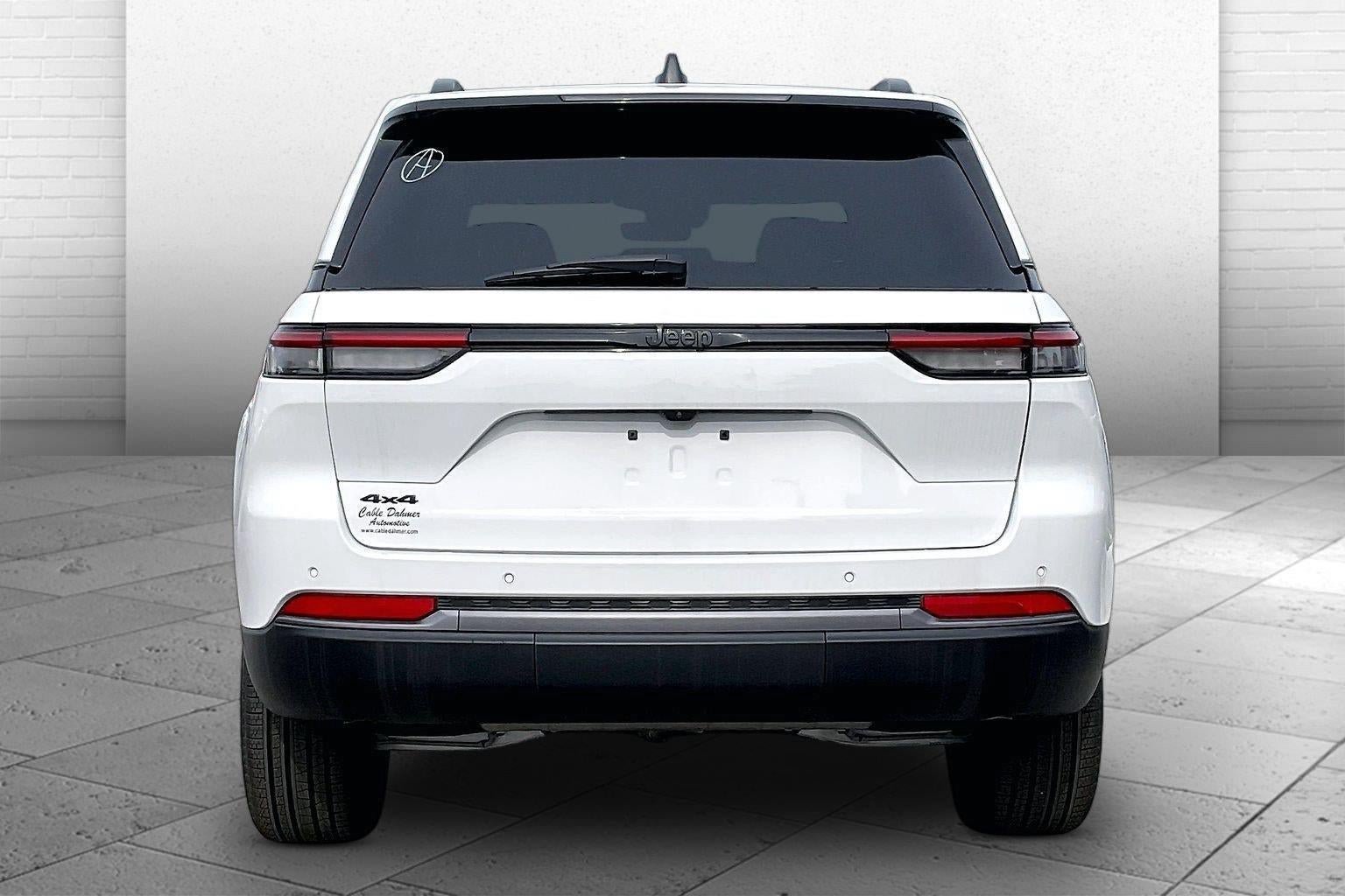 New 2026 Jeep Grand Cherokee Limited w/ Limited Altitude Package AWD/4WD image 4