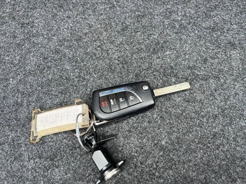 Used 2025 Toyota Corolla LE image 22