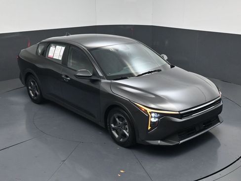 Used 2025 Kia K4 LXS image 14