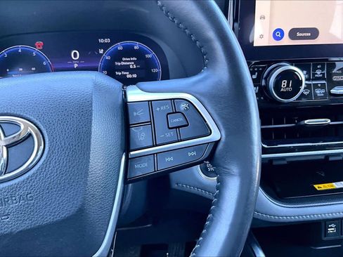 Used 2023 Toyota Highlander Platinum image 25