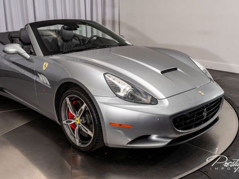 Used 2014 Ferrari California image 2