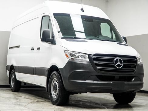 Used 2022 Mercedes-Benz Sprinter 2500 image 5