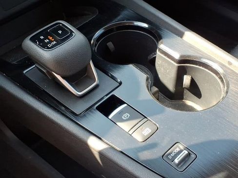 Used 2024 Nissan Rogue SV FWD image 11