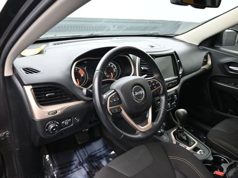 Used 2016 Jeep Cherokee Latitude w/ Comfort/Convenience Group AWD/4WD image 18