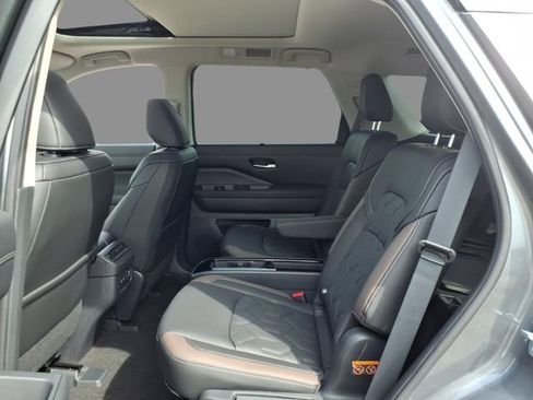 New 2026 Nissan Pathfinder Platinum AWD/4WD image 5