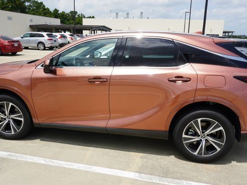 Used 2025 Lexus RX 350 Premium w/ Accessory Package (Z1) FWD image 4