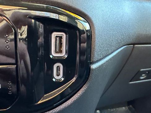 Used 2025 GMC Sierra 1500 Elevation image 36