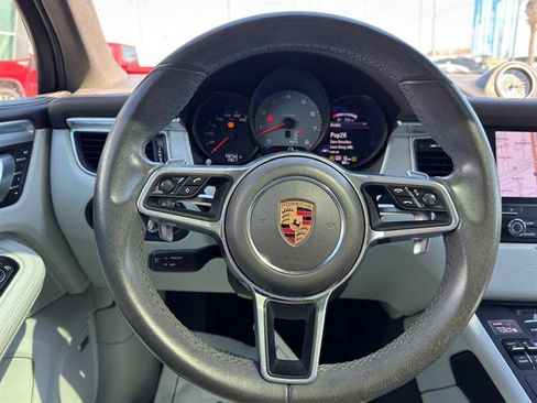 Used 2018 Porsche Macan S image 18