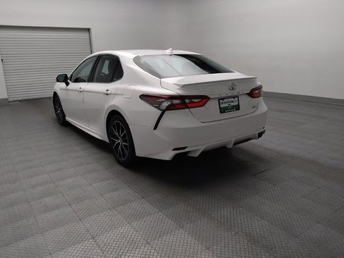 Used 2021 Toyota Camry SE FWD image 5