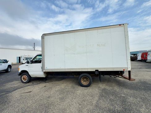 Used 2003 Ford E-350 and Econoline 350 Super Duty image 2