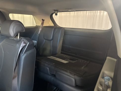 Used 2022 Kia Carnival LX image 13