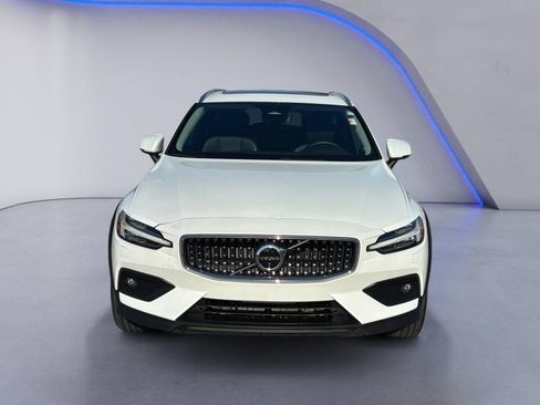 Used 2025 Volvo V60 B5 Cross Country Plus AWD/4WD image 7
