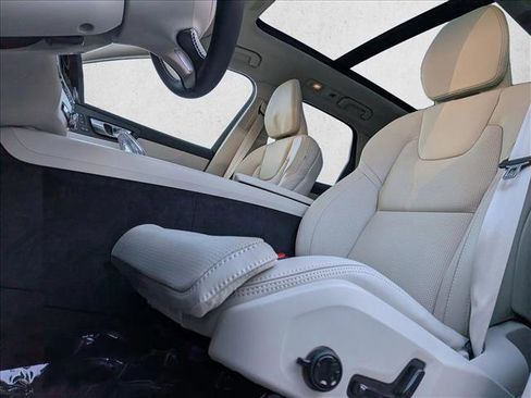 New 2026 Volvo XC60 B5 Ultra w/ Climate Package image 4