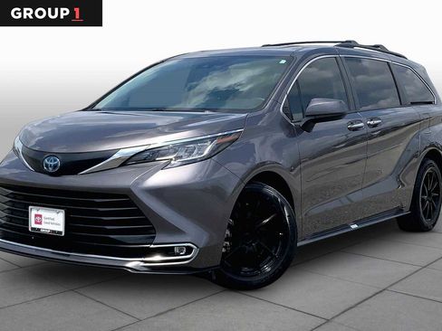 Used 2022 Toyota Sienna XLE FWD image 1
