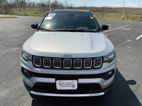 Used 2025 Jeep Compass Limited image 11