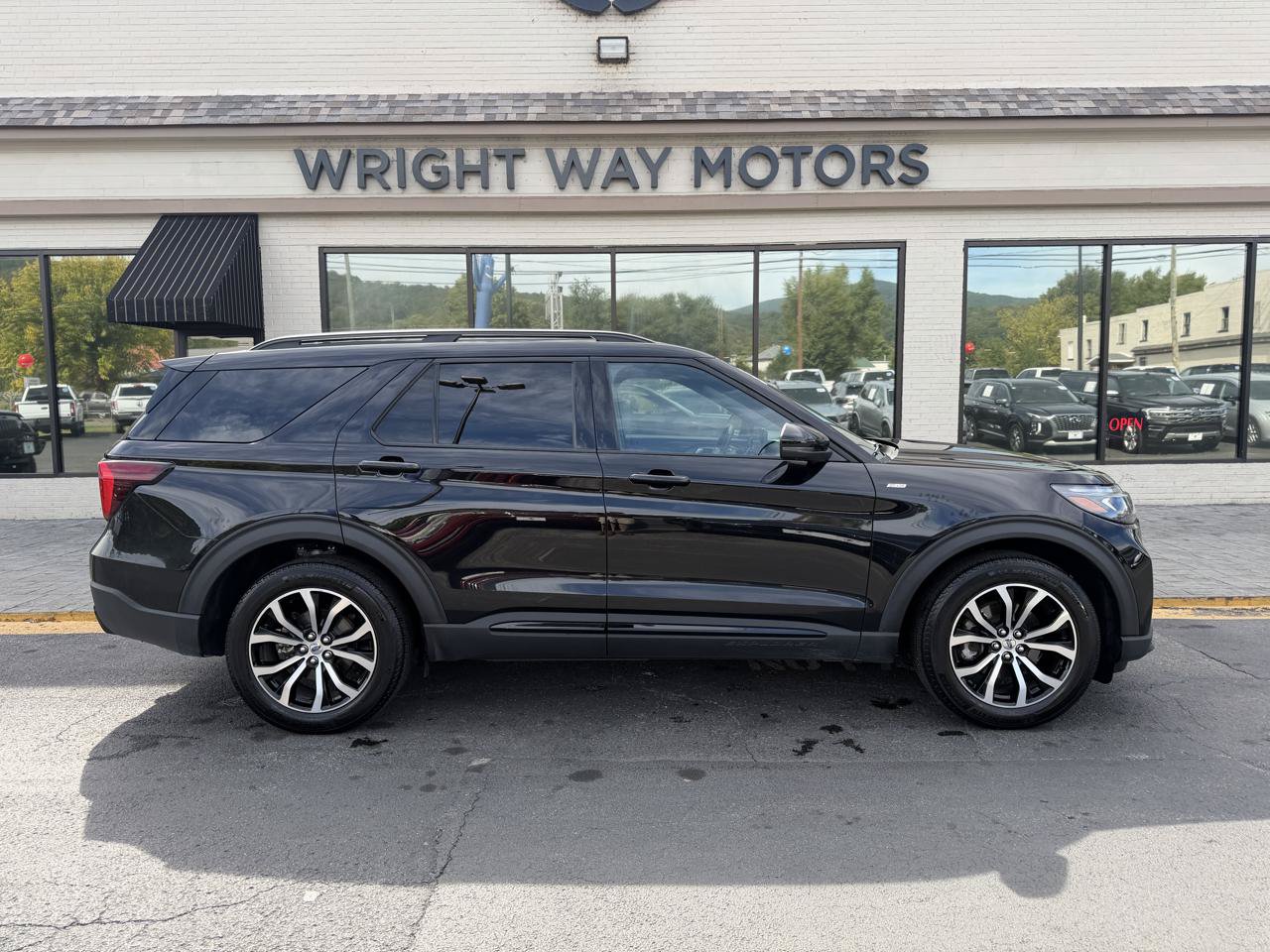 Used 2026 Ford Explorer ST-Line AWD/4WD image 2