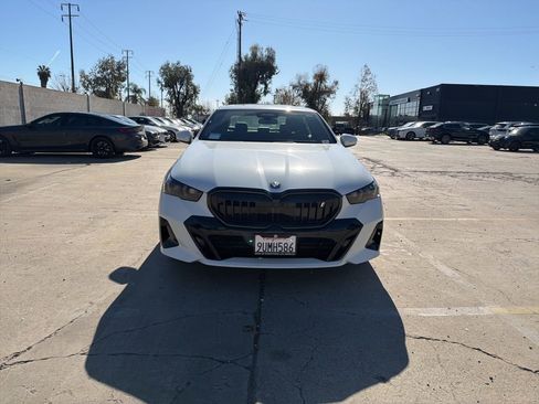 Used 2025 BMW i5 eDrive40i w/ M Sport Package image 8