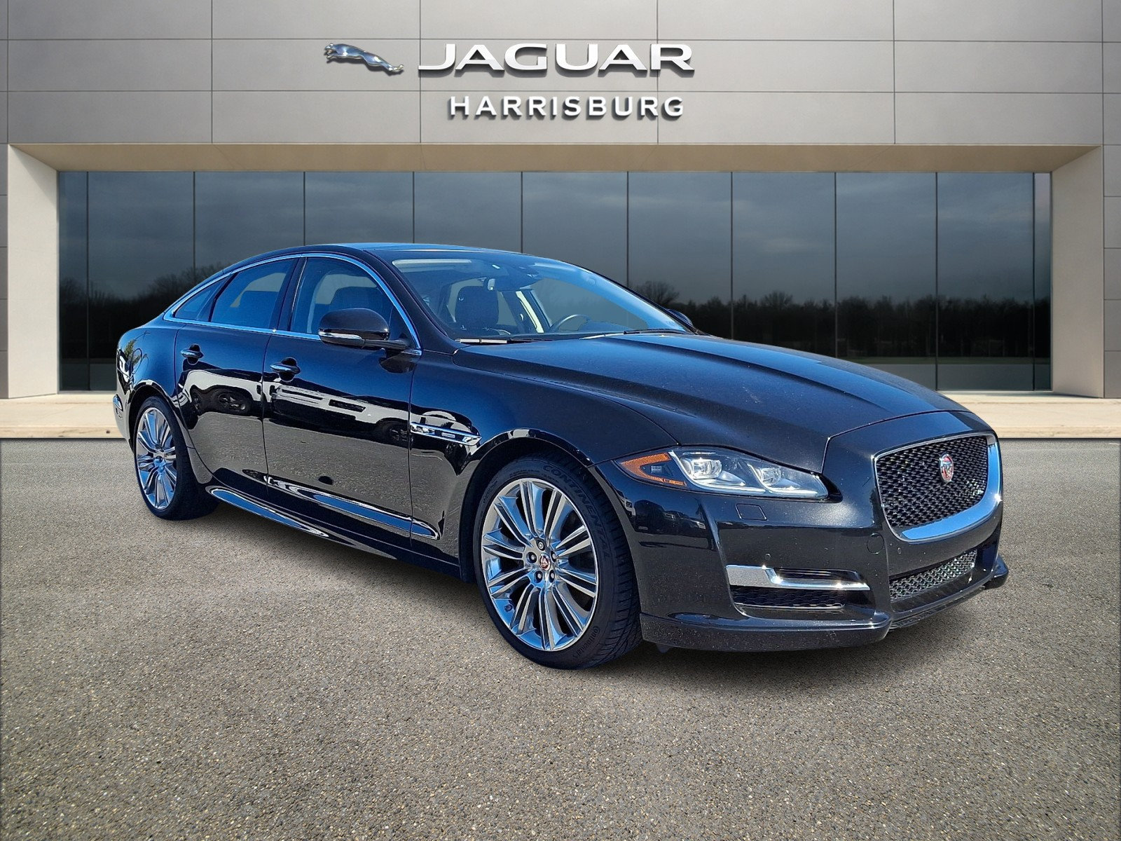 Used 2017 Jaguar XJ R-Sport AWD/4WD image 5