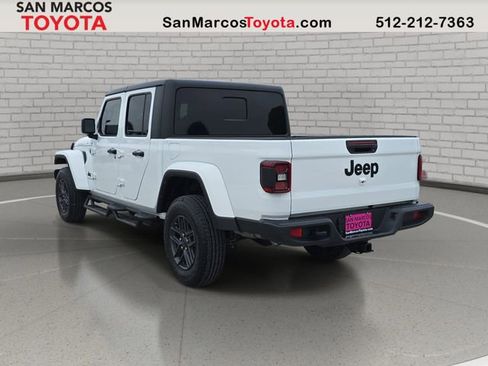 Used 2024 Jeep Gladiator Sport AWD/4WD image 8