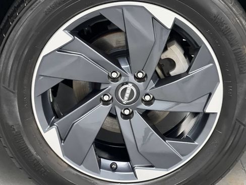 Used 2025 Nissan Rogue SV AWD/4WD image 70