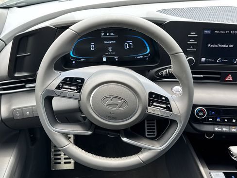 Certified 2025 Hyundai Elantra Sport image 23