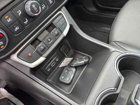 Used 2023 GMC Terrain SLT w/ Tech Package image 21