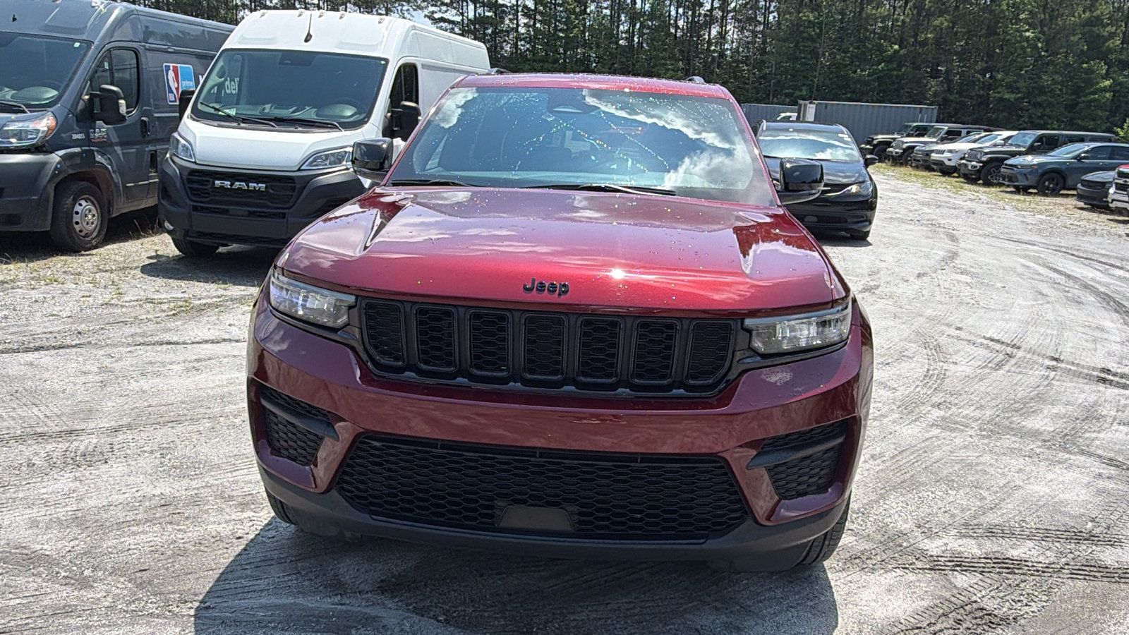 Certified 2025 Jeep Grand Cherokee Altitude AWD/4WD image 3