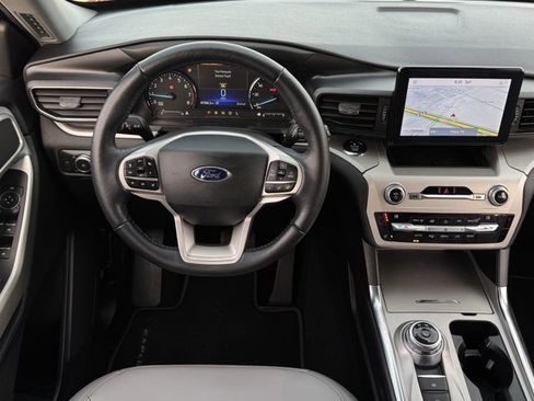 Used 2021 Ford Explorer XLT w/ Equipment Group 202A image 12