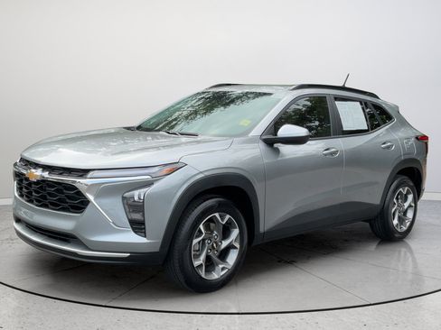 Certified 2026 Chevrolet Trax LT w/ Driver Confidence Package FWD image 5