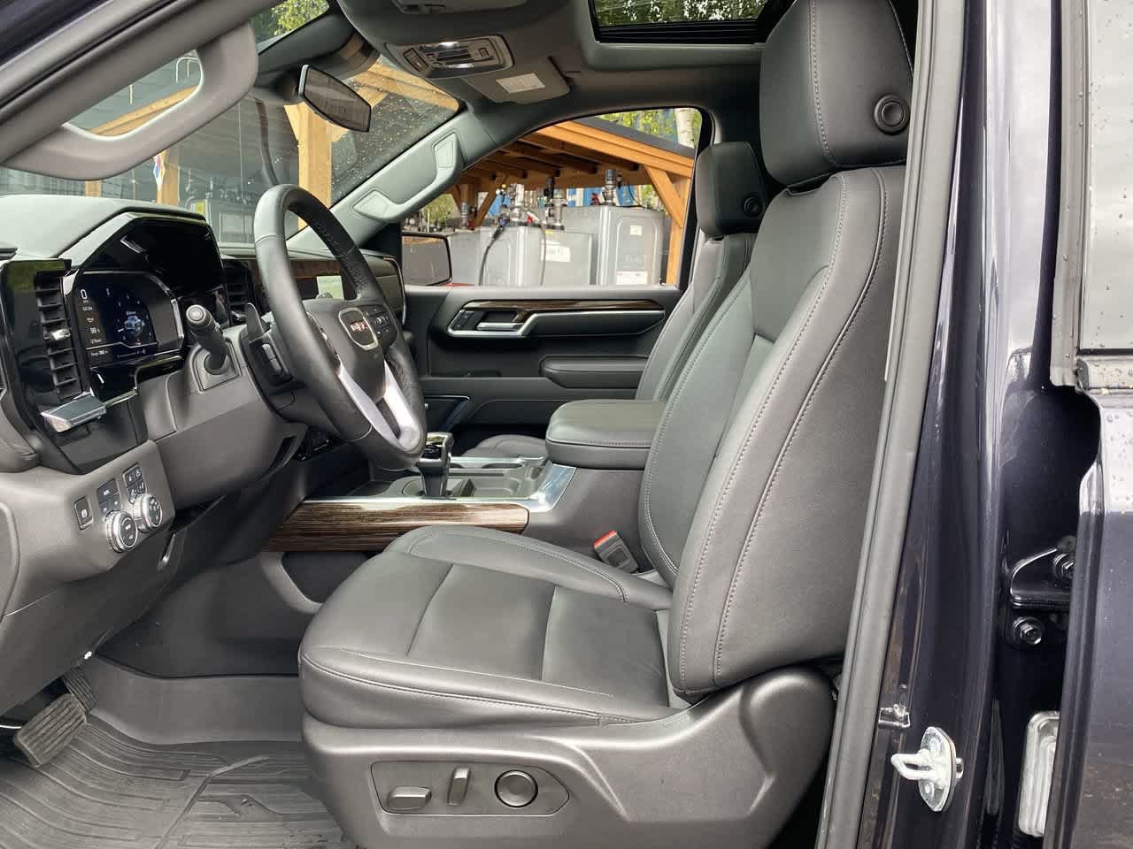Used 2025 GMC Sierra 1500 Elevation w/ Elevation Premium Package AWD/4WD image 12