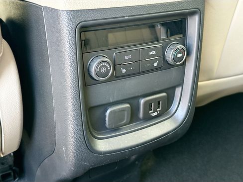 Used 2020 Buick Envision Essence w/ Experience Buick Package FWD image 23