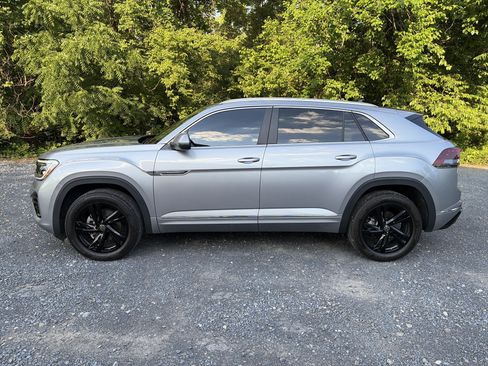 Used 2024 Volkswagen Atlas Cross Sport SEL R-Line AWD/4WD image 8