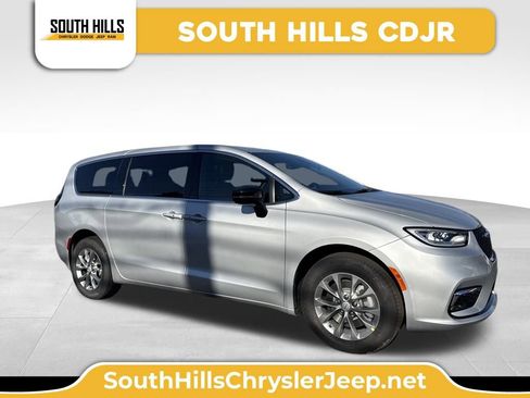 New 2026 Chrysler Pacifica Select image 1