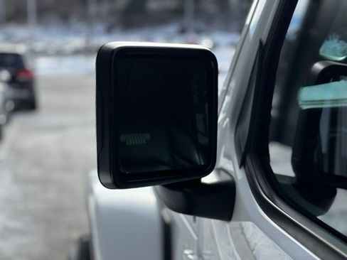 Used 2021 Jeep Gladiator Overland image 14