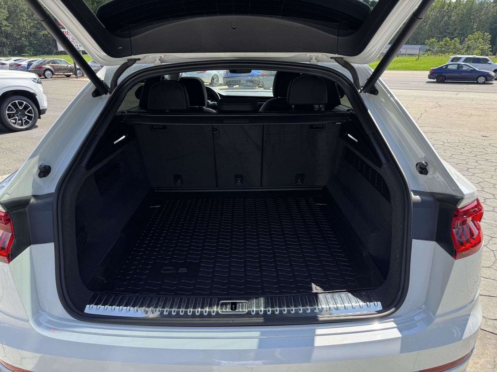 Used 2019 Audi Q8 Prestige w/ Towing Package AWD/4WD image 13