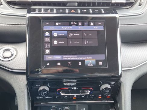 Used 2024 Jeep Grand Cherokee Laredo RWD image 15