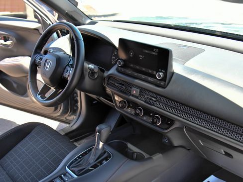 Used 2025 Honda HR-V Sport image 40