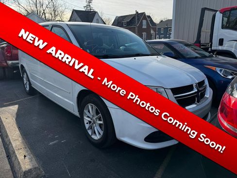 Used 2016 Dodge Grand Caravan SXT image 1