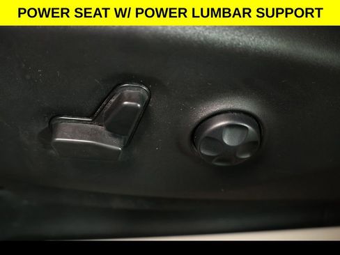 Used 2024 Chrysler Pacifica Touring-L image 6