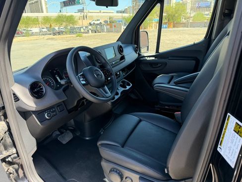 Used 2022 Mercedes-Benz Sprinter 3500 image 10