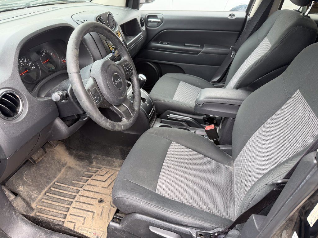 Used 2012 Jeep Compass Latitude w/ Altitude Pkg AWD/4WD image 3