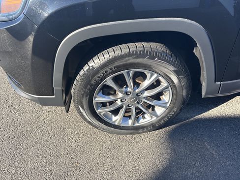 Used 2020 Jeep Cherokee Latitude Plus w/ Comfort/Convenience Group image 11