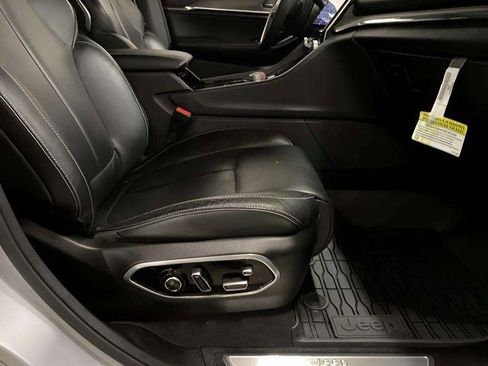 Used 2023 Jeep Grand Cherokee Overland w/ Luxury Tech Group IV image 86