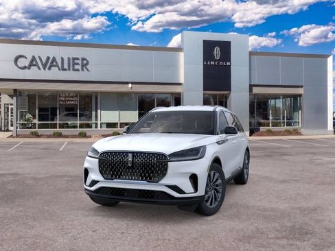 Used 2026 Lincoln Aviator AWD image 2