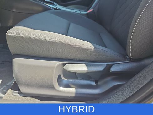 Used 2025 Toyota Corolla LE w/ LE Premium Package FWD image 26
