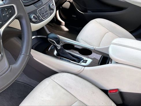 Used 2024 Chevrolet Malibu LT FWD image 17