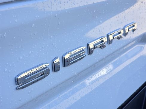 Used 2025 GMC Sierra 1500 AT4 image 9